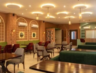 Discover Kake Di Hatti Jodhpur menu, location, must-try dishes, reviews, and why it’s a popular family restaurant for North Indian food lovers.