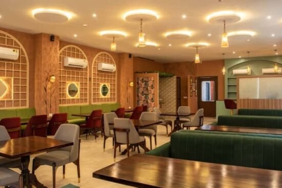 Discover Kake Di Hatti Jodhpur menu, location, must-try dishes, reviews, and why it’s a popular family restaurant for North Indian food lovers.