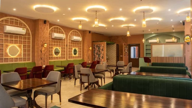 Discover Kake Di Hatti Jodhpur menu, location, must-try dishes, reviews, and why it’s a popular family restaurant for North Indian food lovers.